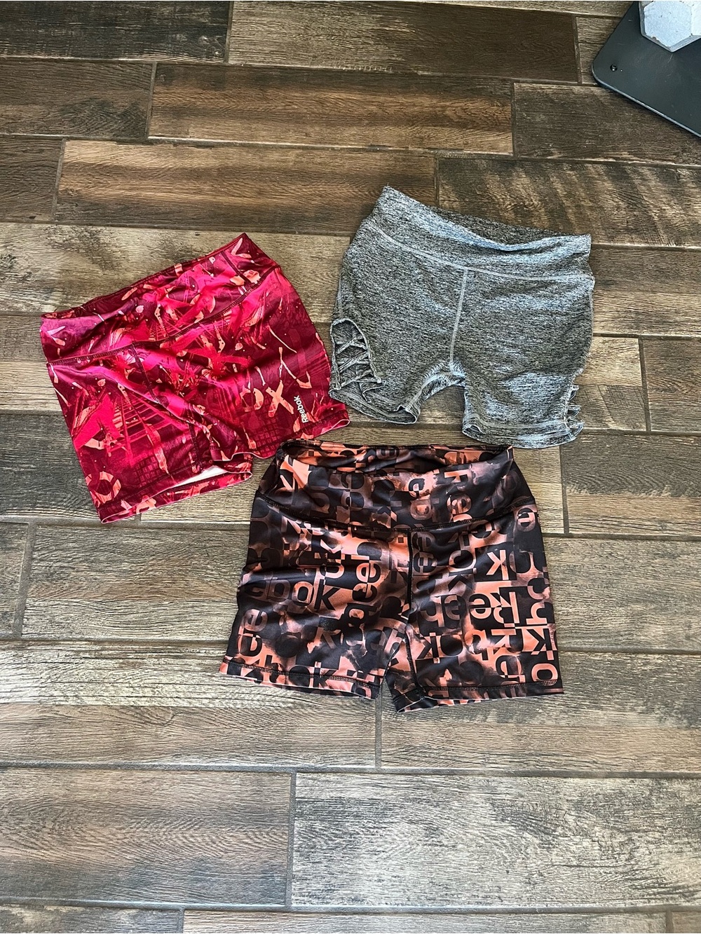 3 stretchy workout athletic bike shorts Reebok Ebb and Flow M
